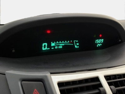 Toyota Yaris 1.0 5 porte (8)