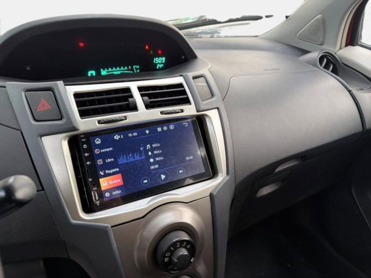 Toyota Yaris 1.0 5 porte (9)
