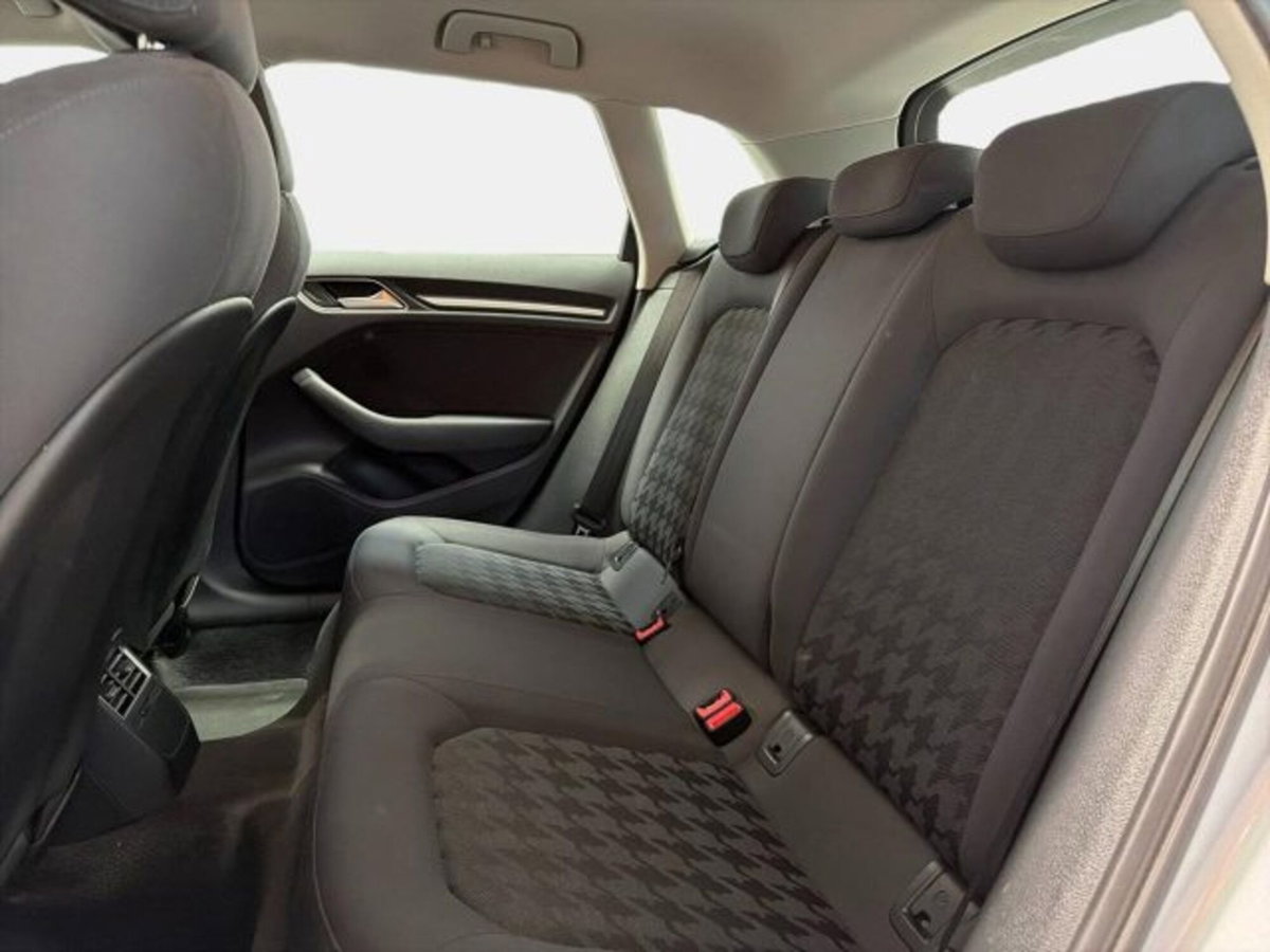 Audi A3 Sportback 1.6 TDI clean diesel S tronic Young (13)