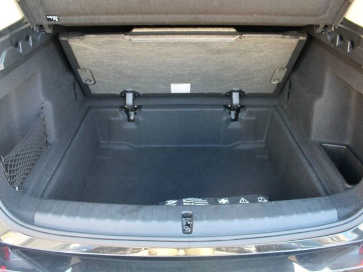 BMW X1 sDrive 18i Edition Essence (18)
