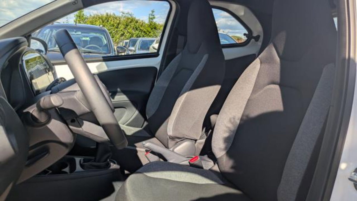 Toyota Aygo X 1.0 Trend 72cv (11)