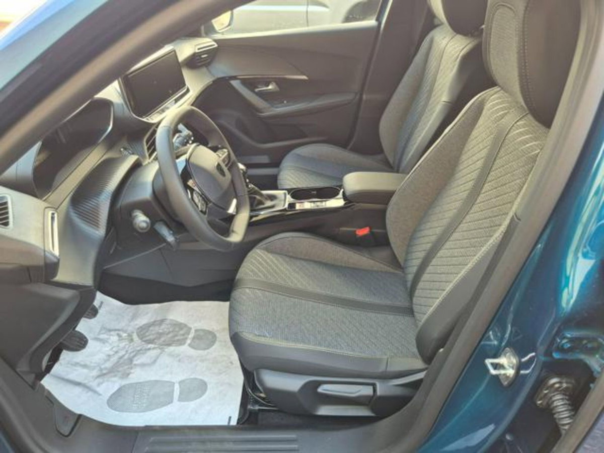 Peugeot 2008 PureTech 100 S&S Allure (9)