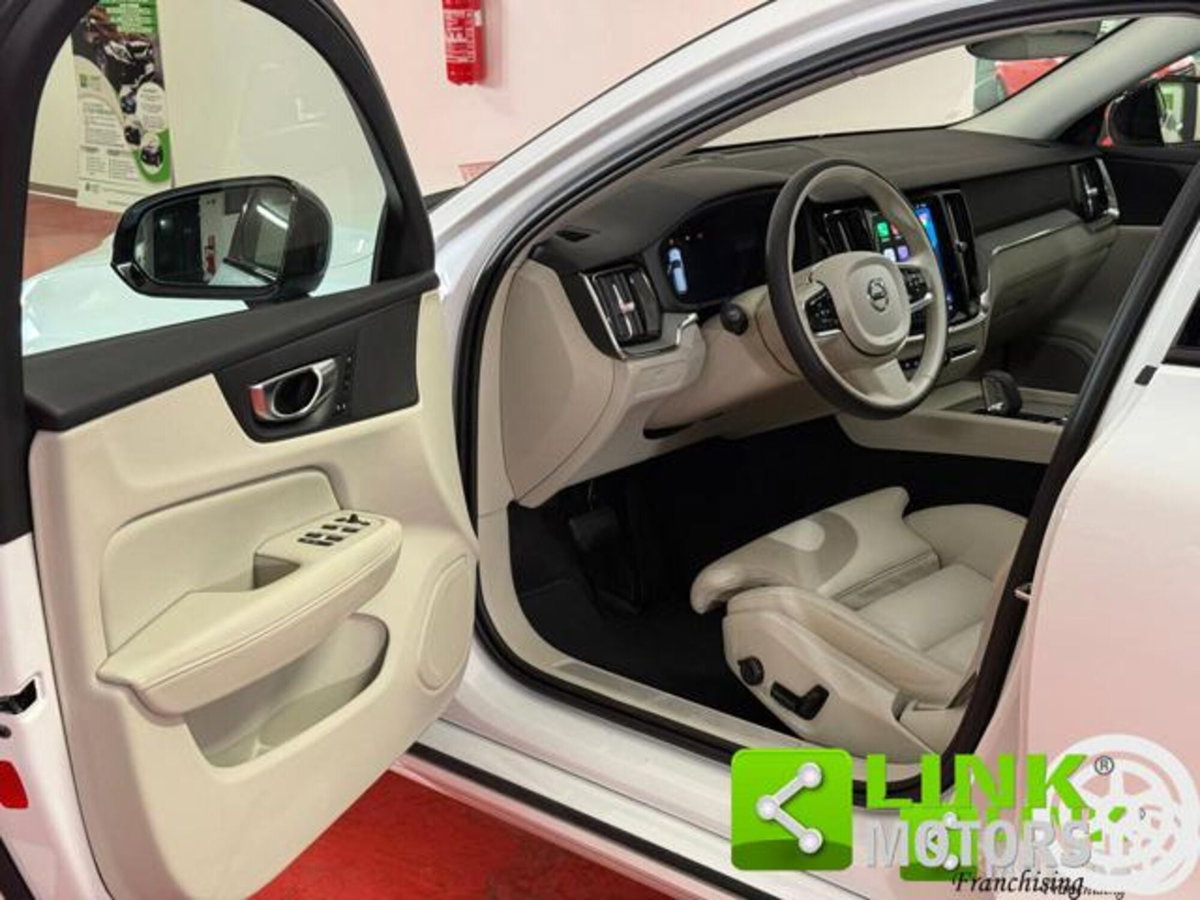 Volvo V60 B4 automatico Ultimate Dark (14)