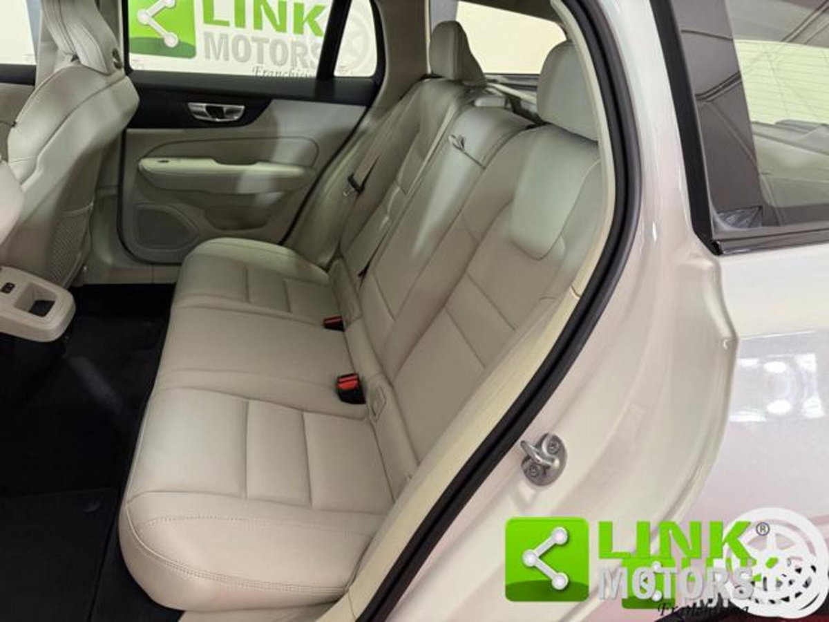 Volvo V60 B4 automatico Ultimate Dark (17)