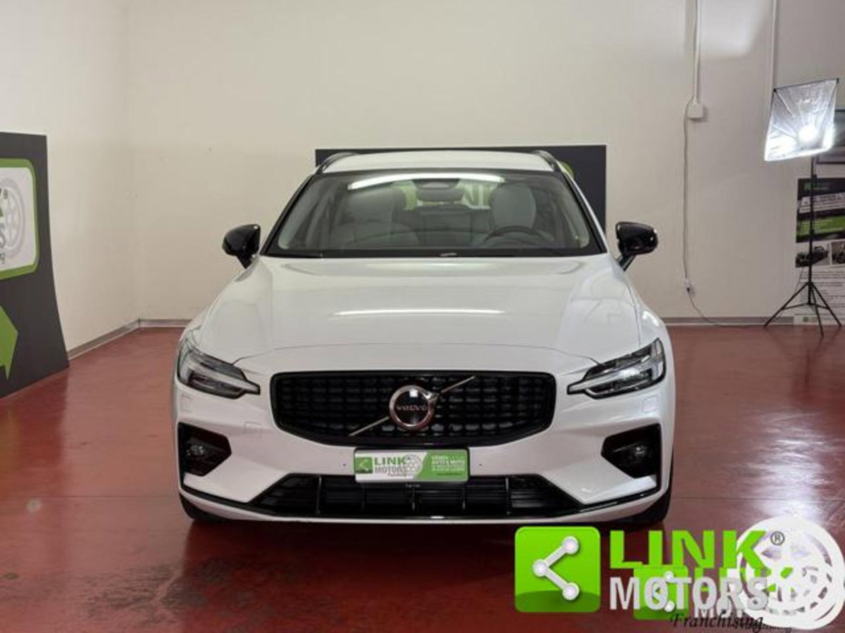 Volvo V60 B4 automatico Ultimate Dark (2)