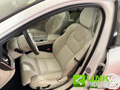 Volvo V60 B4 automatico Ultimate Dark (8)