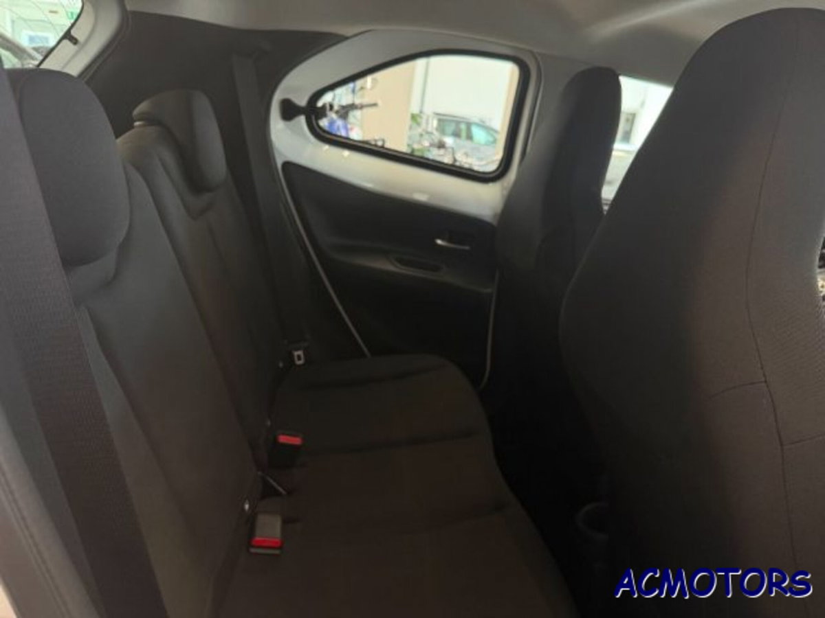 Toyota Aygo X 1.0 VVT-i 72 CV 5p. Undercover S-CVT (11)