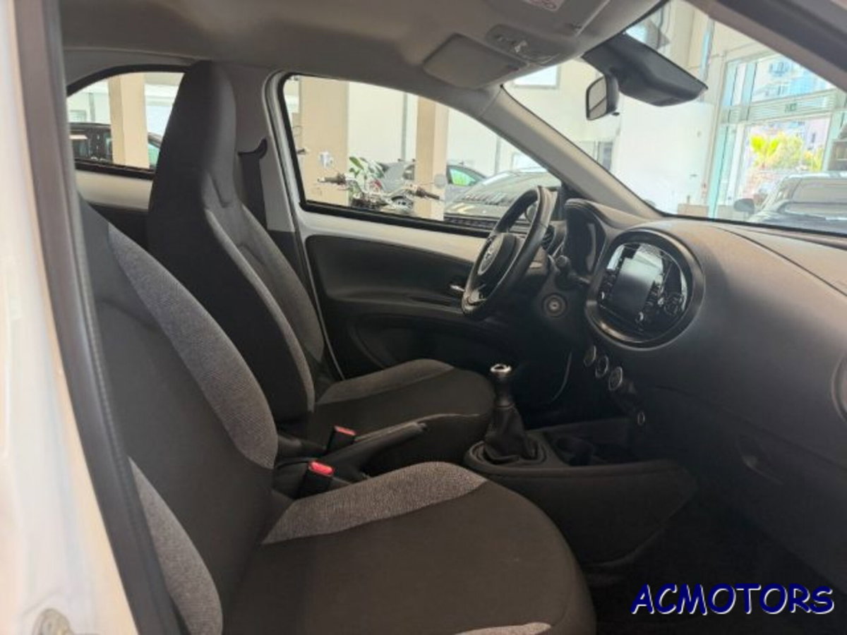 Toyota Aygo X 1.0 VVT-i 72 CV 5p. Undercover S-CVT (12)