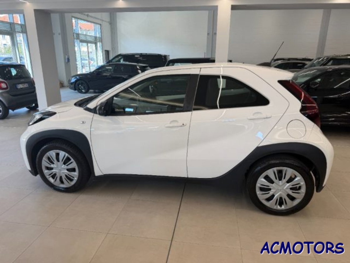Toyota Aygo X 1.0 VVT-i 72 CV 5p. Undercover S-CVT (2)