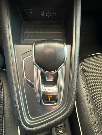 Renault Captur Plug-in Hybrid E-Tech 160 CV Initiale Paris (11)