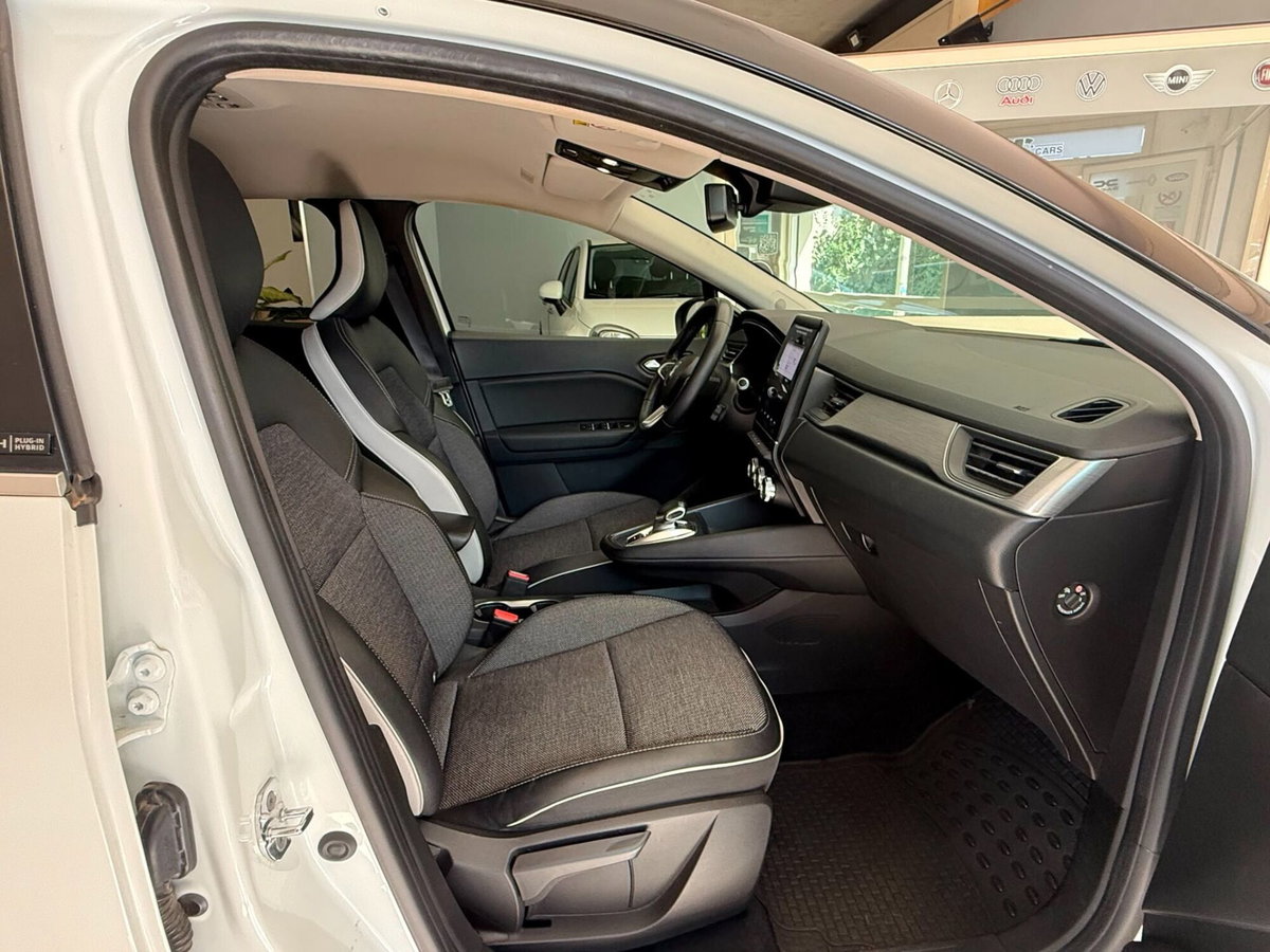 Renault Captur Plug-in Hybrid E-Tech 160 CV Initiale Paris (13)