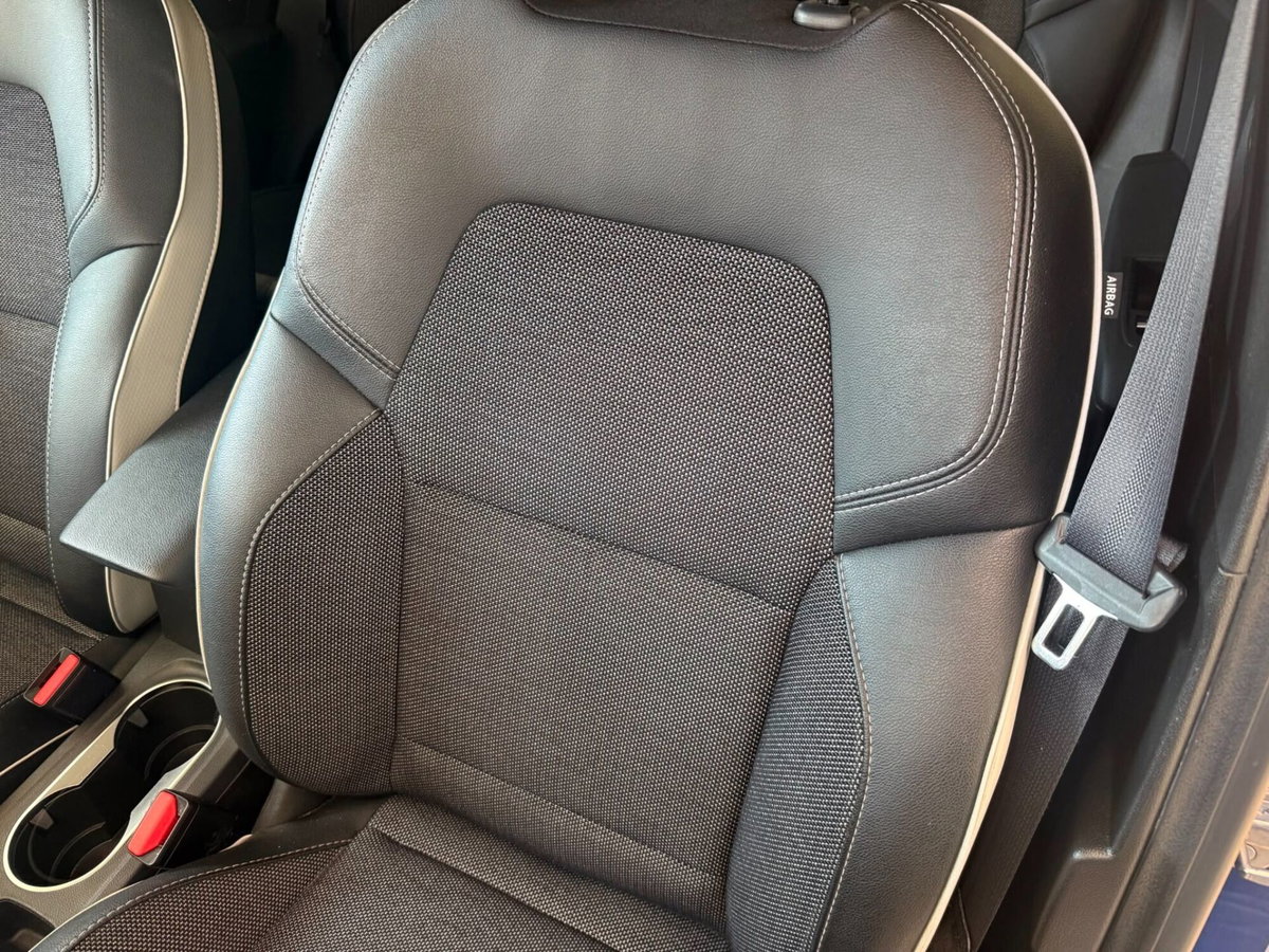 Renault Captur TCe 100 CV GPL Techno Fast Track (15)