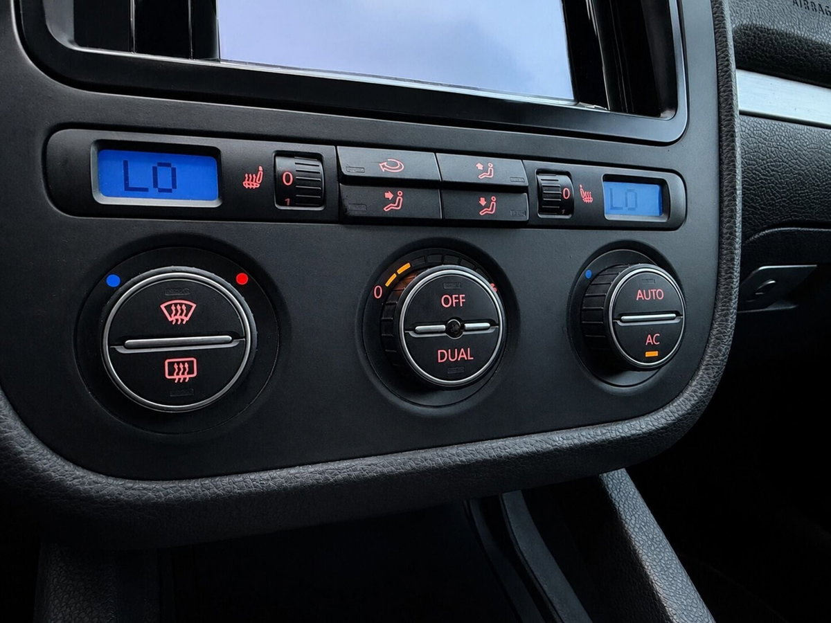 Volkswagen Golf 2.0 16V TFSI 3p. DSG GTI Edition 30 (20)