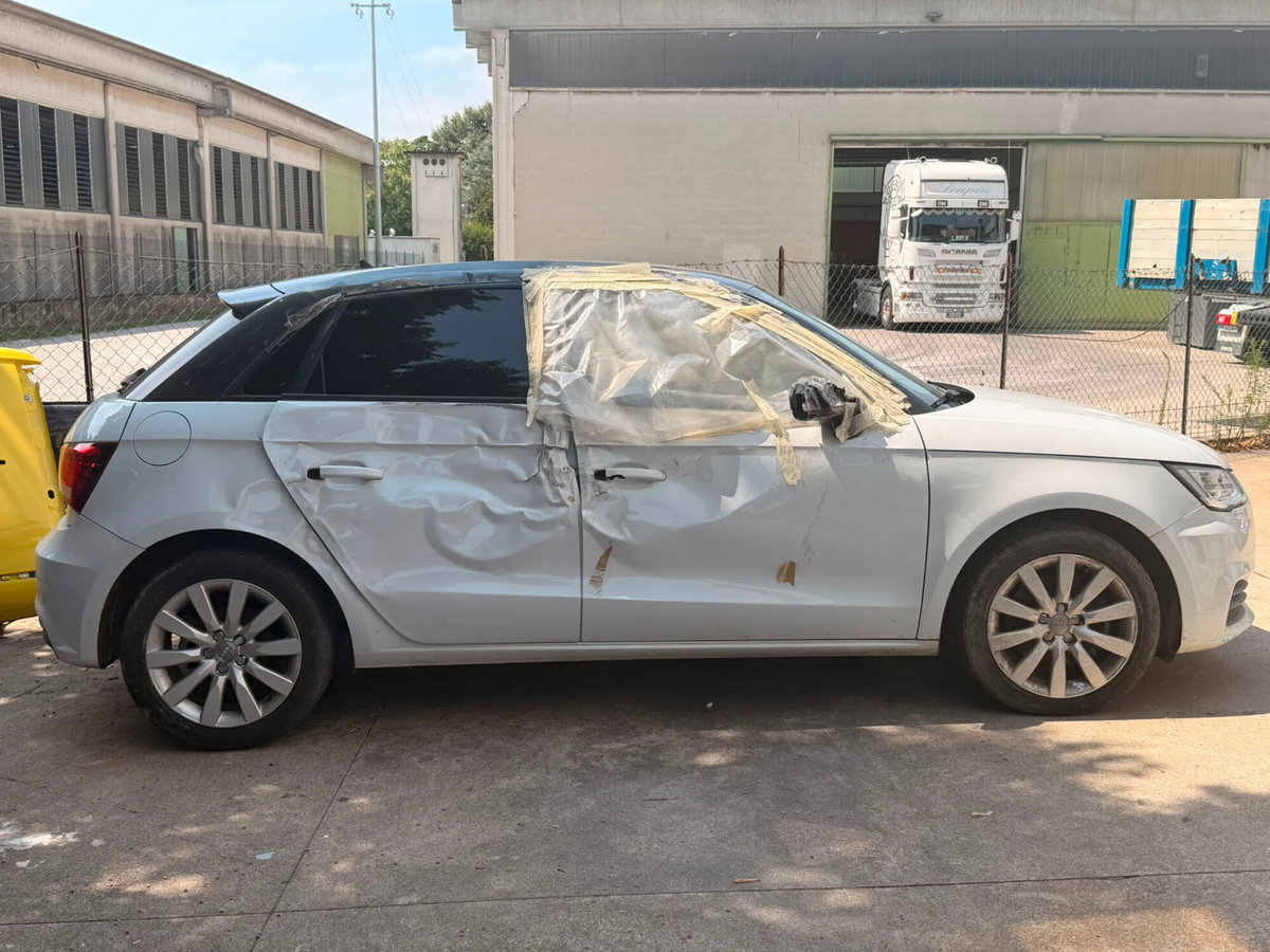 Audi A1 Sportback 1.6 TDI 116 CV S tronic Admired (6)