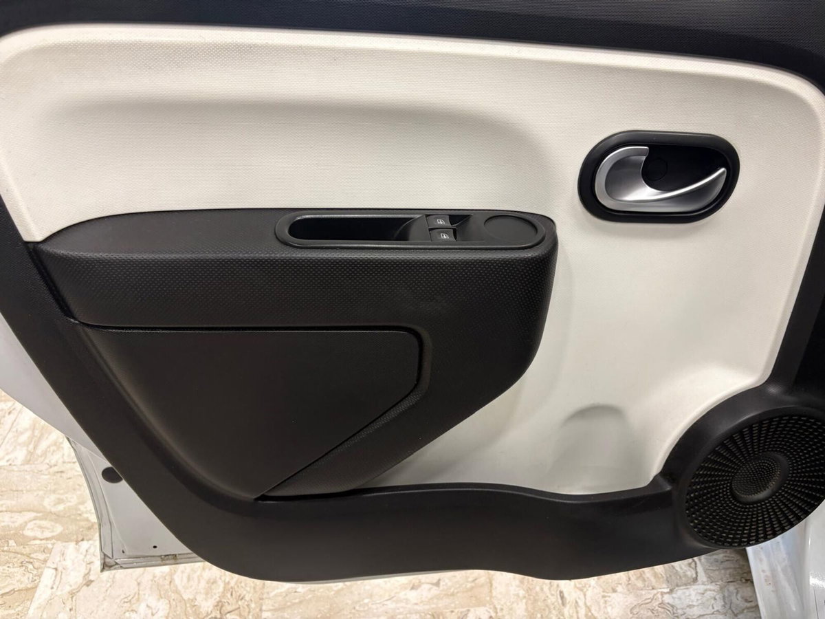 Renault Twingo SCe 65 CV Intens (9)