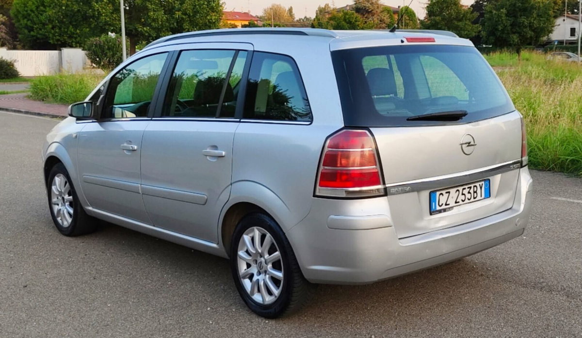 Opel Zafira 1.9 CDTI 120CV Cosmo (11)