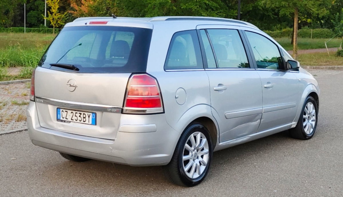 Opel Zafira 1.9 CDTI 120CV Cosmo (12)