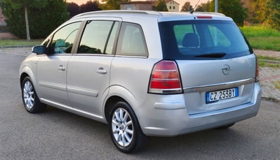 Opel Zafira 1.9 CDTI 120CV Cosmo (13)
