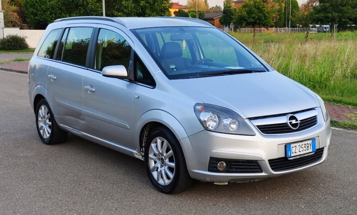 Opel Zafira 1.9 CDTI 120CV Cosmo (16)