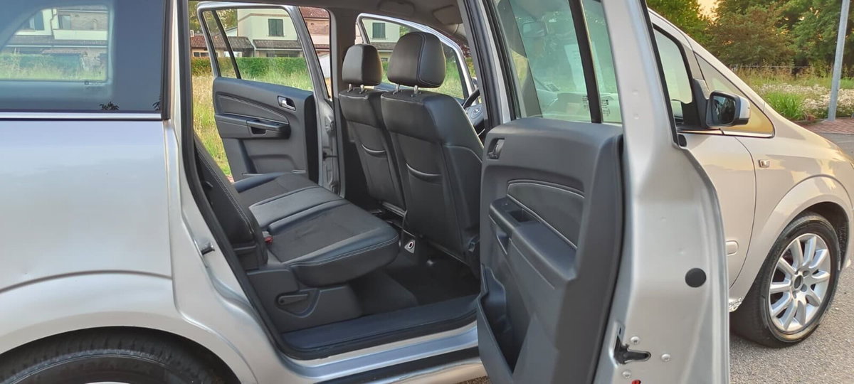 Opel Zafira 1.9 CDTI 120CV Cosmo (17)