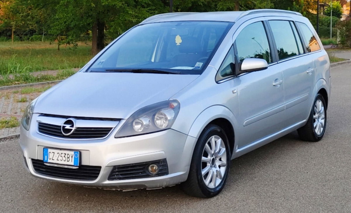 Opel Zafira 1.9 CDTI 120CV Cosmo (2)