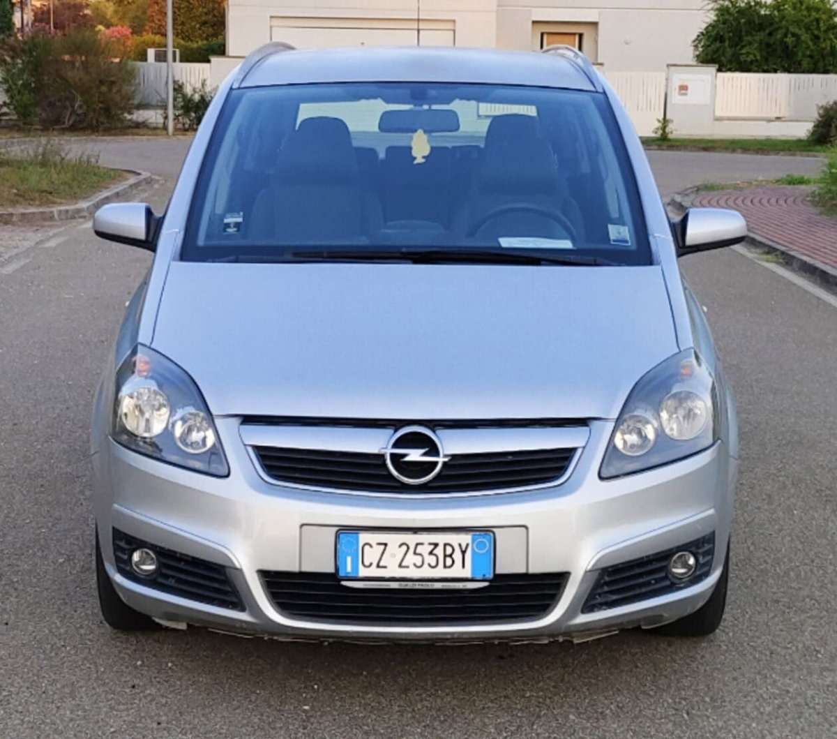 Opel Zafira 1.9 CDTI 120CV Cosmo (3)