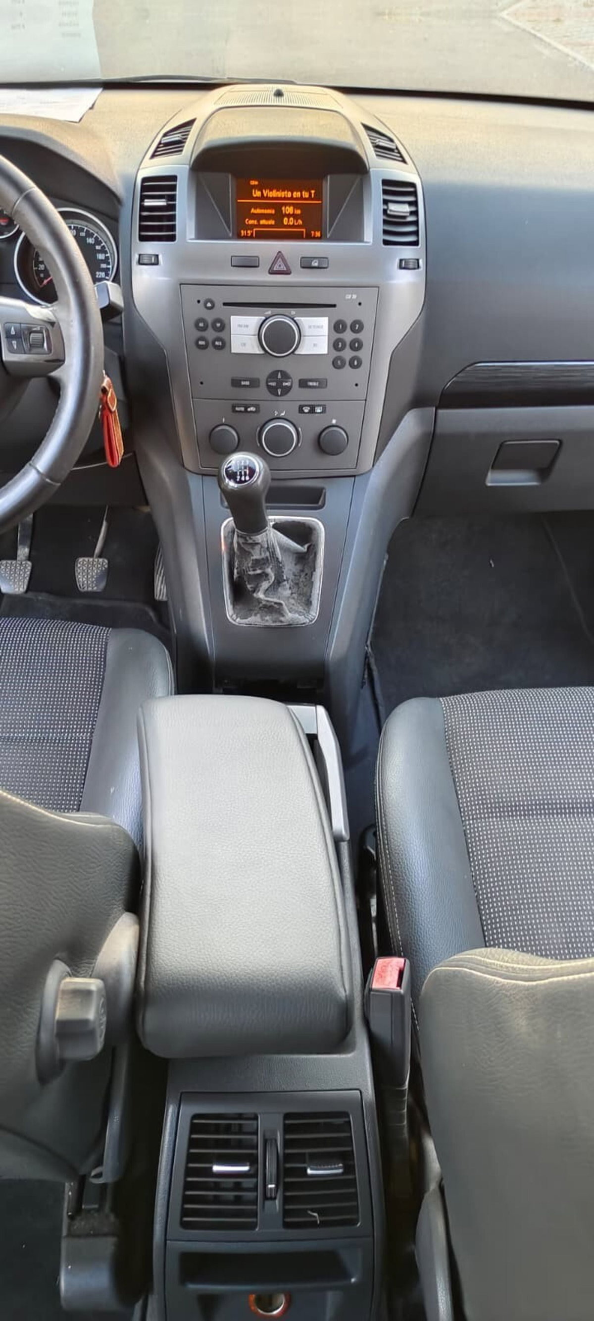Opel Zafira 1.9 CDTI 120CV Cosmo (4)