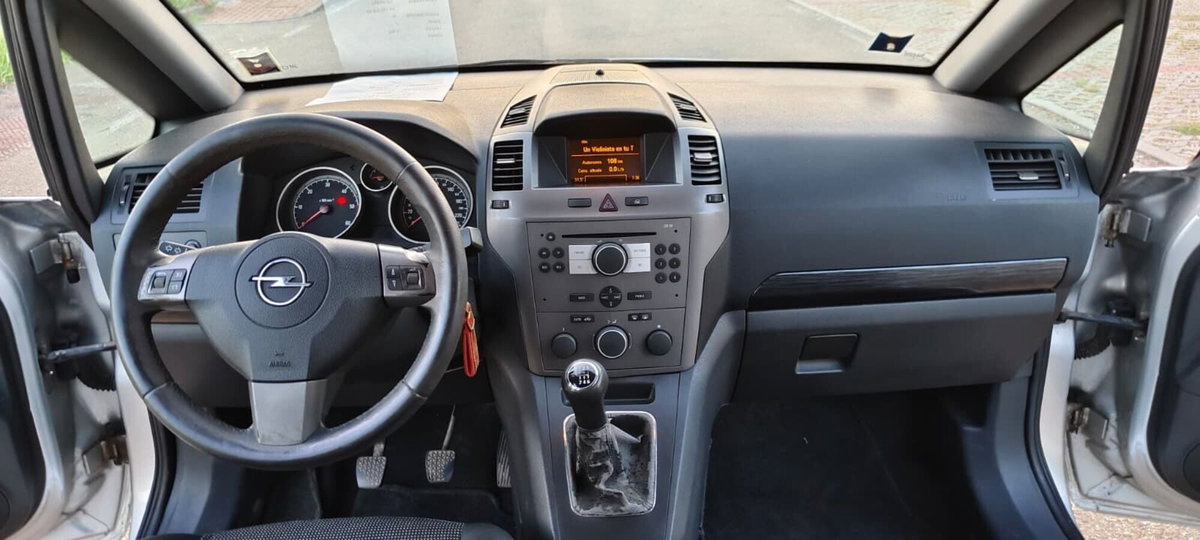 Opel Zafira 1.9 CDTI 120CV Cosmo (9)
