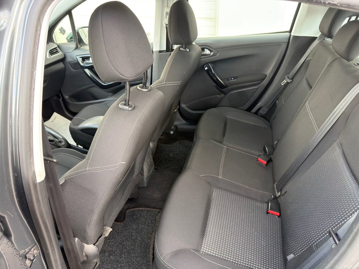 Peugeot 208 75 5 porte Allure (9)