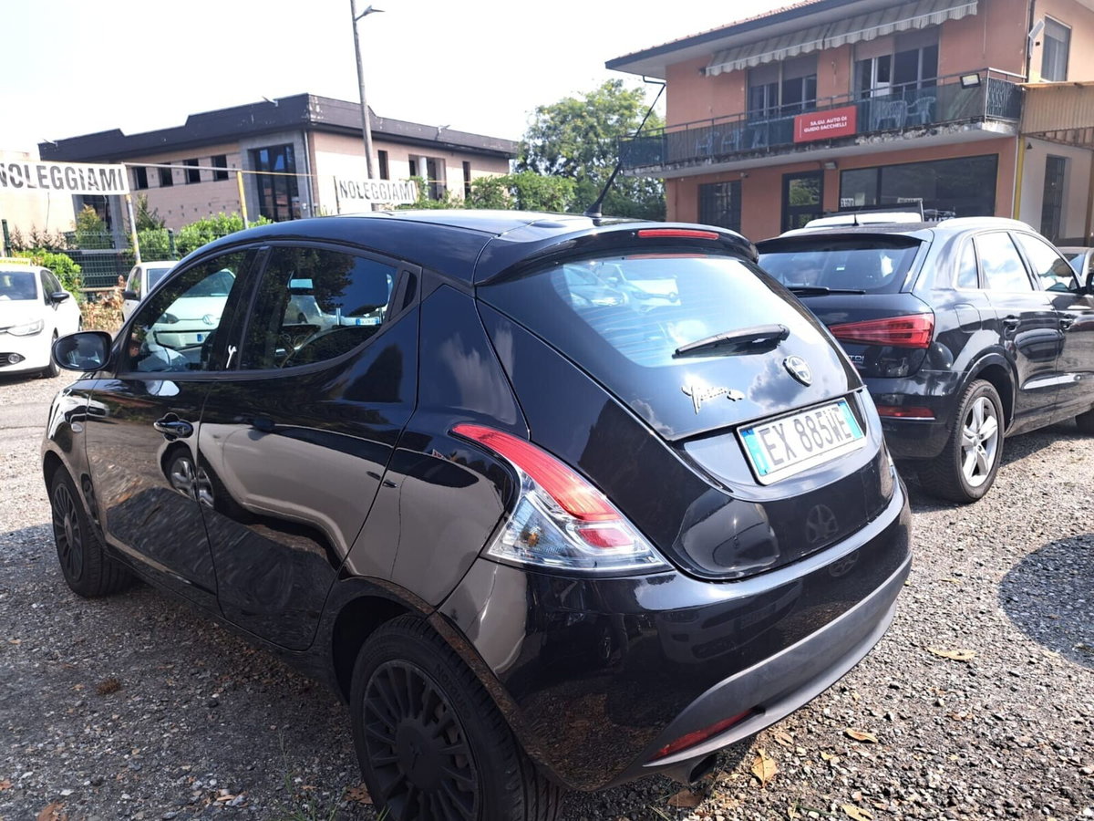 Lancia Ypsilon 1.2 69 CV 5 porte Elefantino (3)