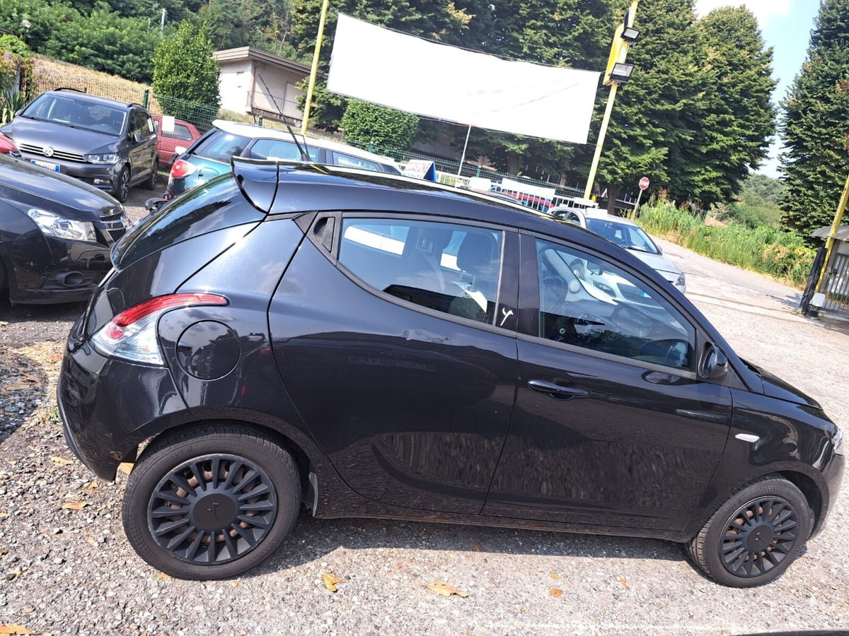 Lancia Ypsilon 1.2 69 CV 5 porte Elefantino (4)