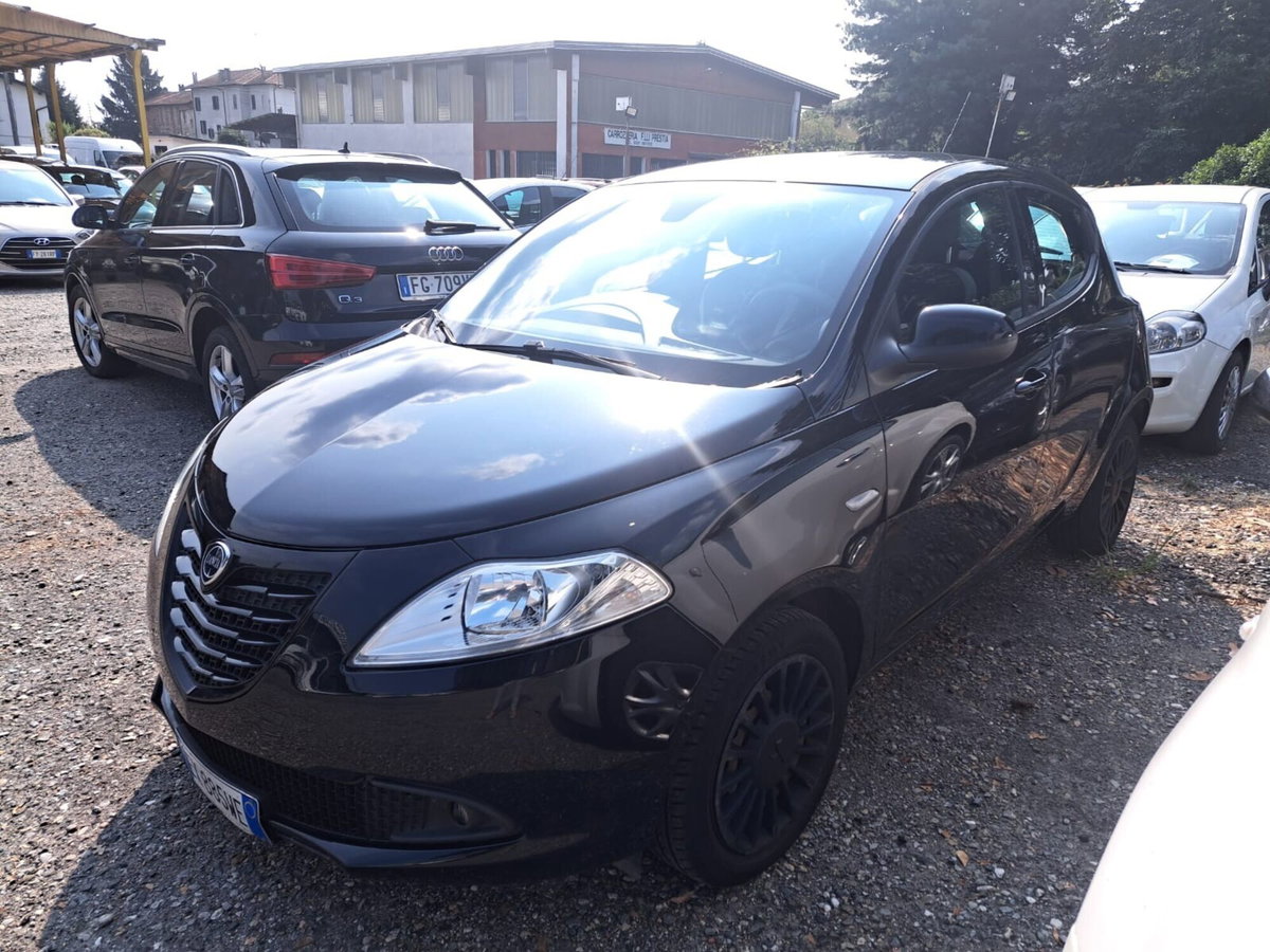 Lancia Ypsilon 1.2 69 CV 5 porte Elefantino (7)