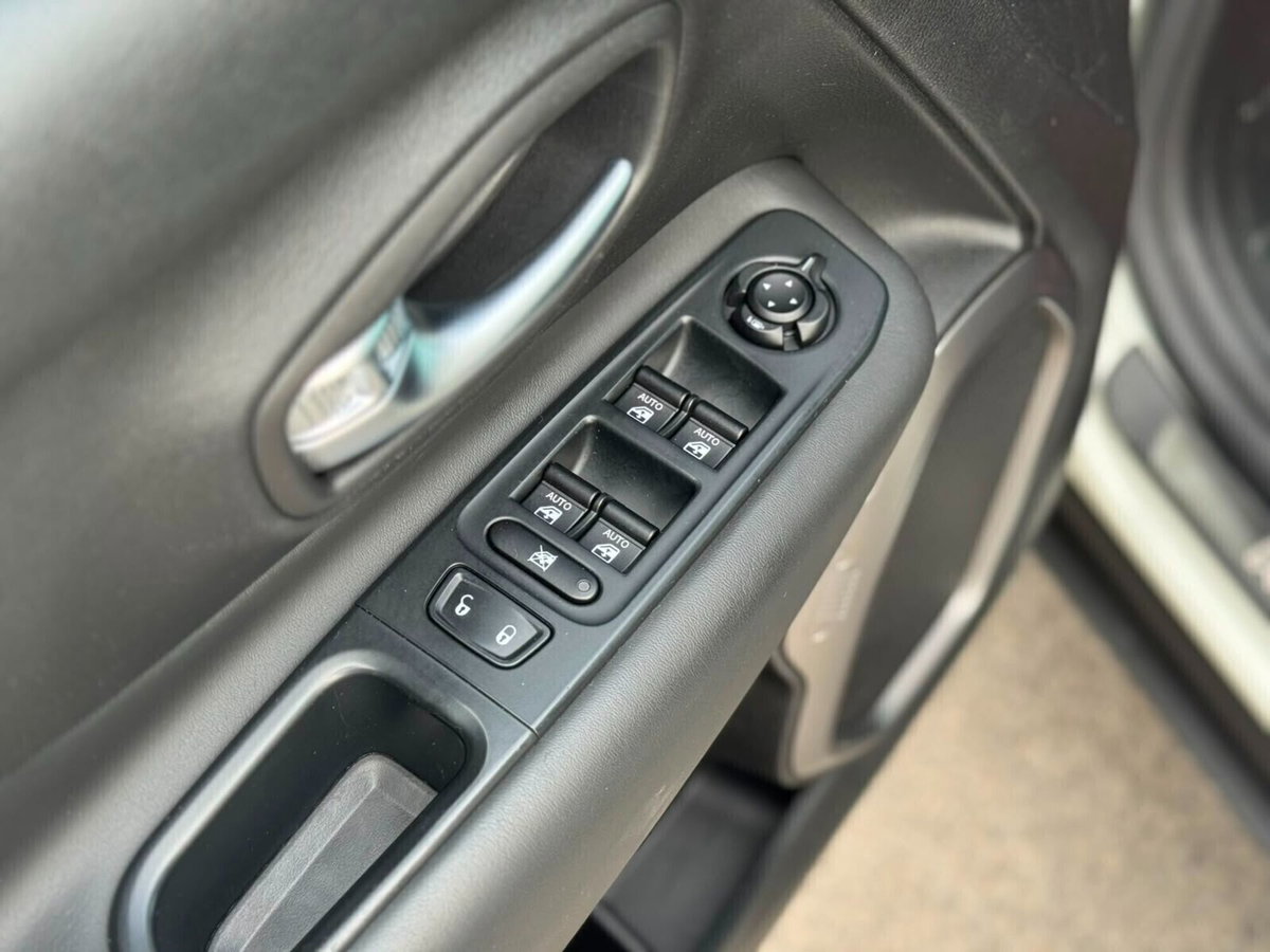 Jeep Renegade 1.6 Mjt DDCT 120 CV S (13)