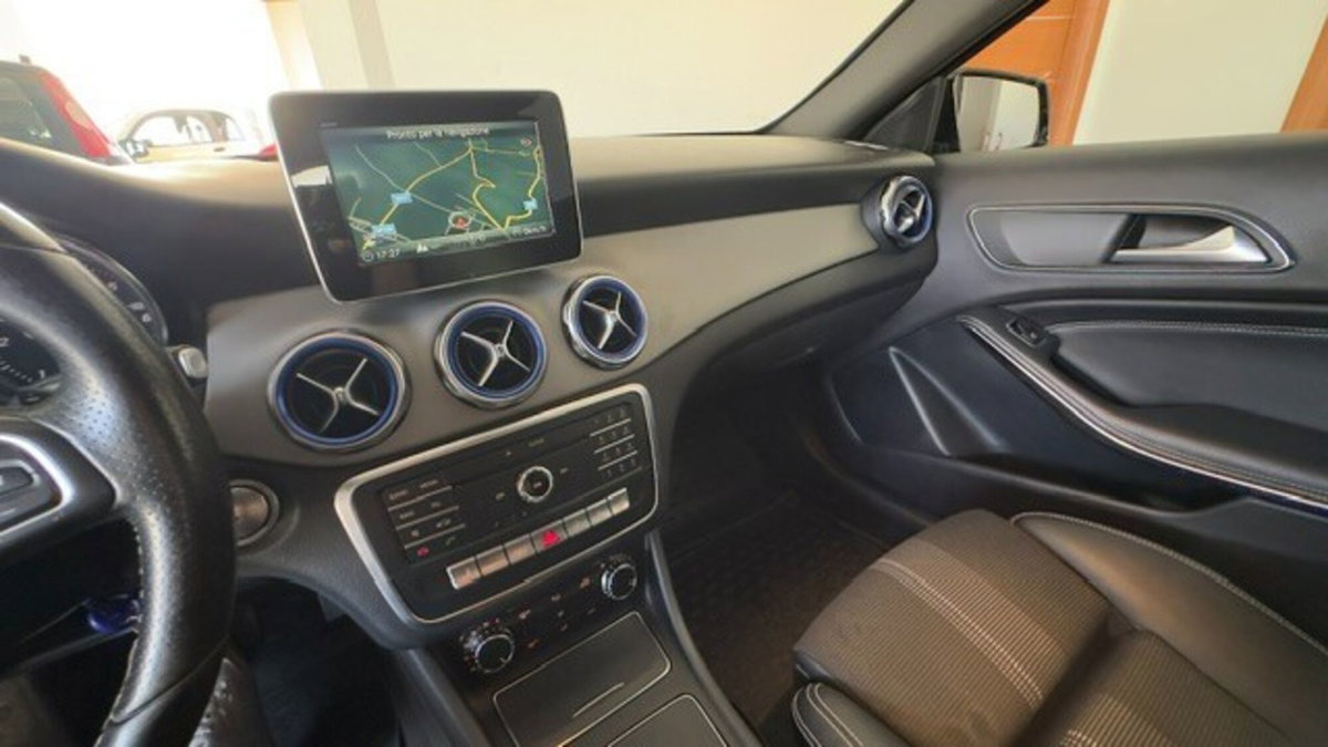 Mercedes-Benz GLA SUV 180 d Sport (12)
