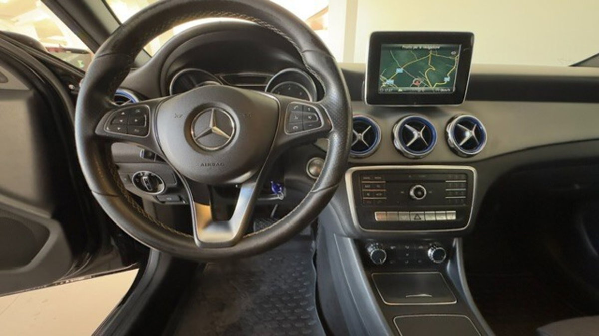 Mercedes-Benz GLA SUV 180 d Sport (13)