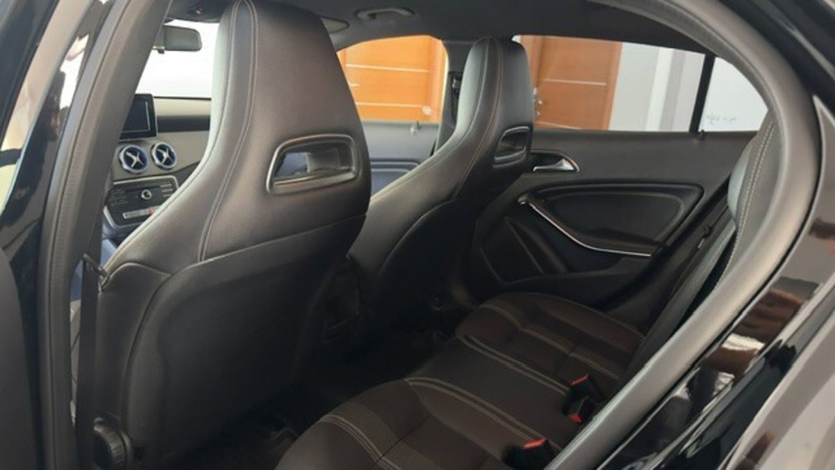 Mercedes-Benz GLA SUV 180 d Sport (9)