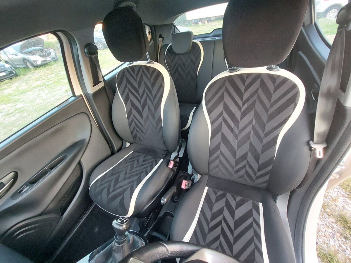 Lancia Ypsilon 1.2 69 CV 5 porte Platinum (11)