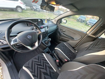 Lancia Ypsilon 1.2 69 CV 5 porte Platinum (12)