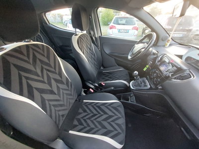 Lancia Ypsilon 1.2 69 CV 5 porte Platinum (15)