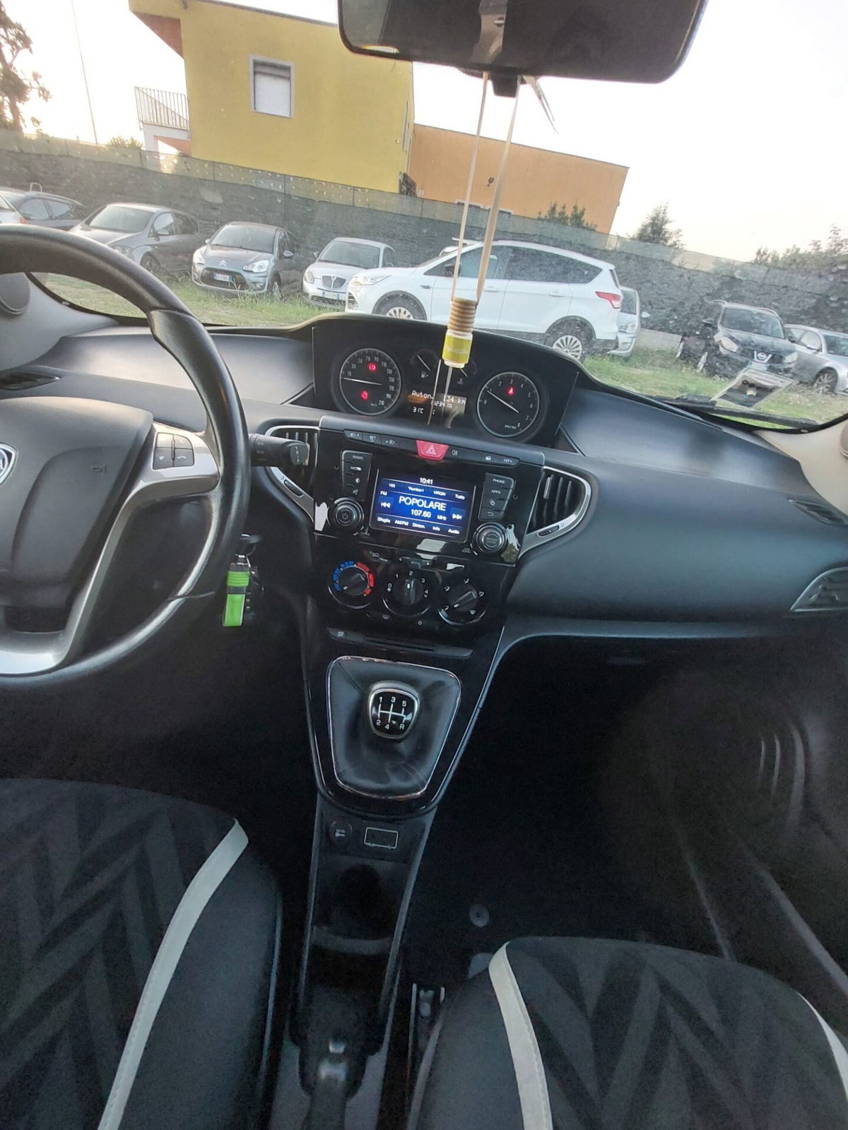 Lancia Ypsilon 1.2 69 CV 5 porte Platinum (18)