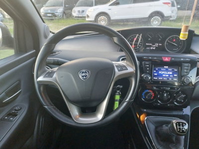 Lancia Ypsilon 1.2 69 CV 5 porte Platinum (7)
