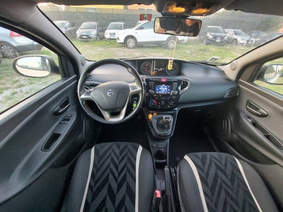 Lancia Ypsilon 1.2 69 CV 5 porte Platinum (8)
