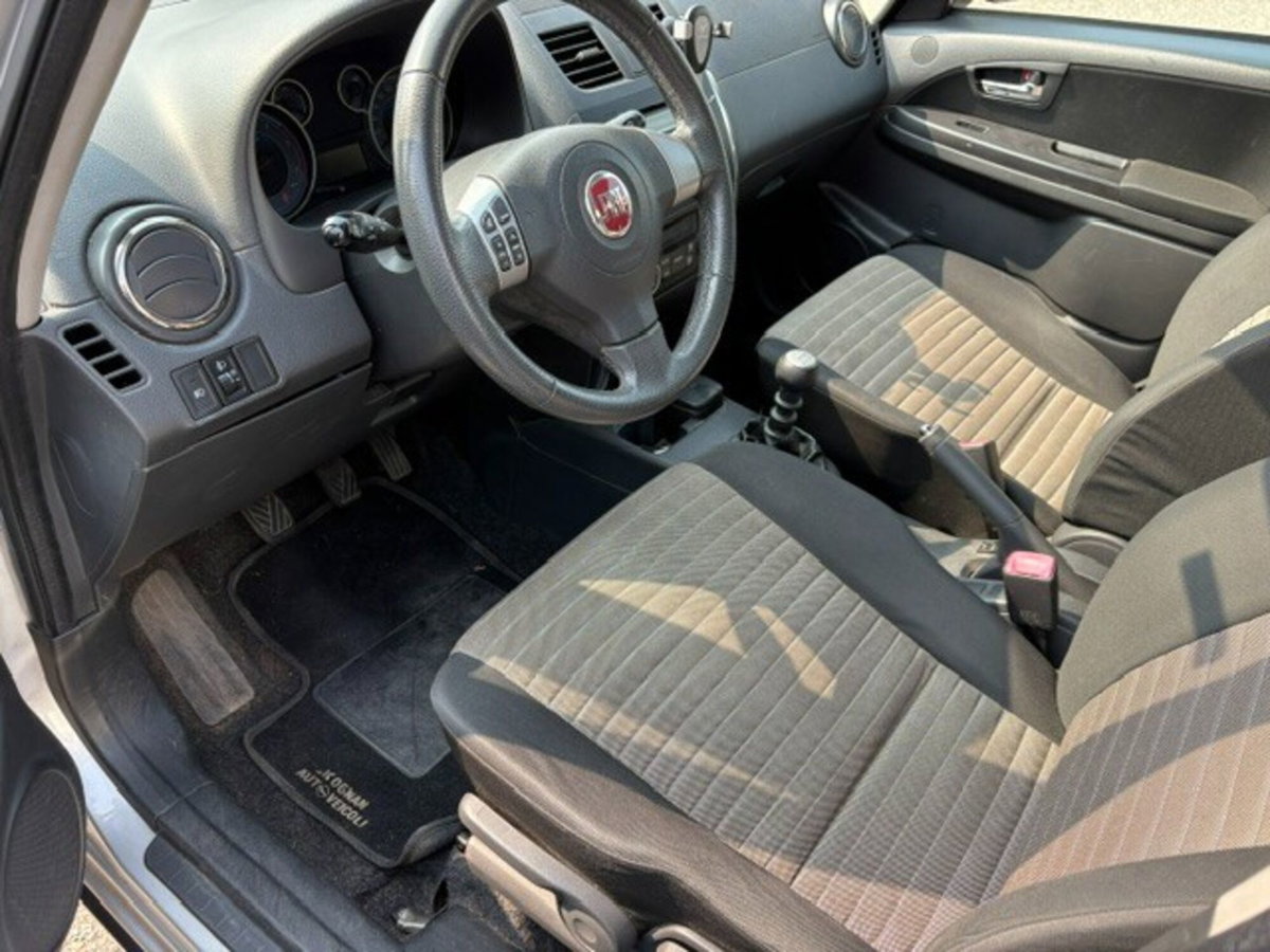 Fiat Sedici 2.0 MJT 16V DPF 4x4 Emotion (4)
