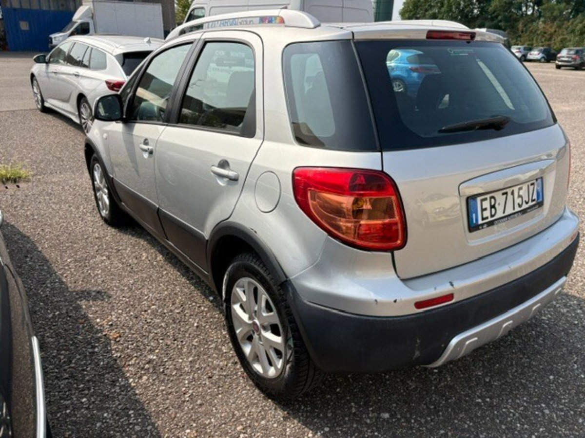 Fiat Sedici 2.0 MJT 16V DPF 4x4 Emotion (7)