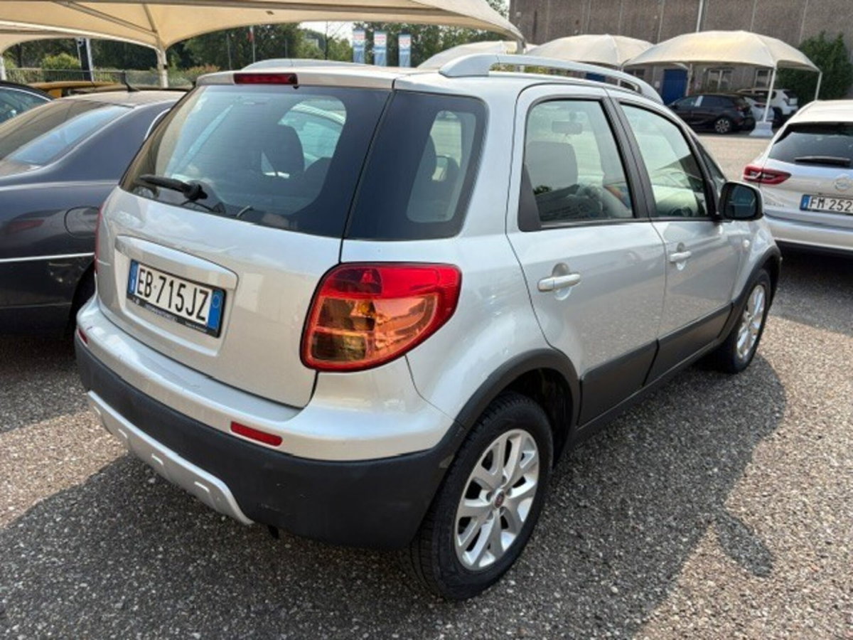 Fiat Sedici 2.0 MJT 16V DPF 4x4 Emotion (9)