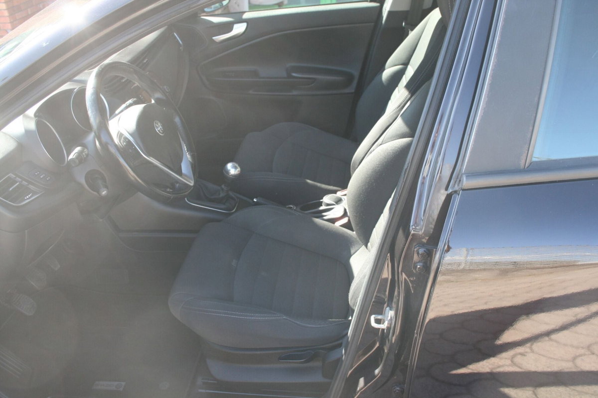 Alfa Romeo Giulietta 1.6 JTDm Ti 120cv (8)