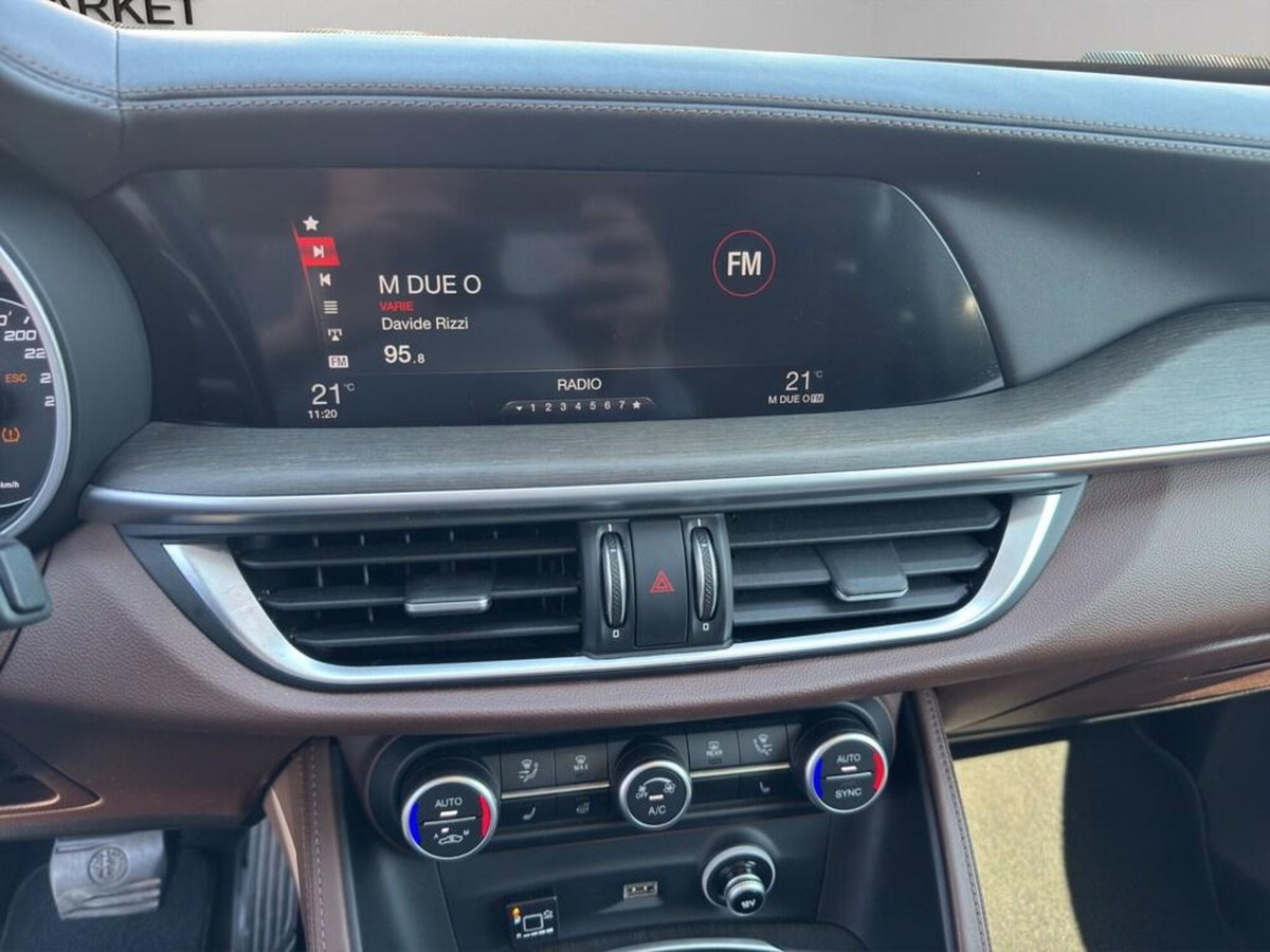 Alfa Romeo Stelvio Stelvio 2.0 Turbo 280 CV AT8 Q4 Ti (12)