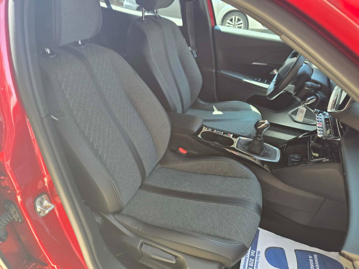 Peugeot 2008 1.2 turbo Allure 100cv (7)