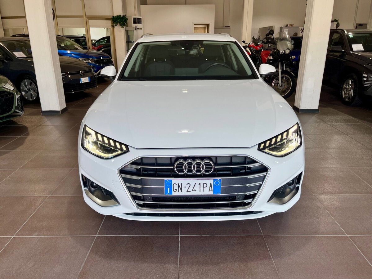 Audi A4 Avant 30 TDI/136 CV S tronic S line edition (2)