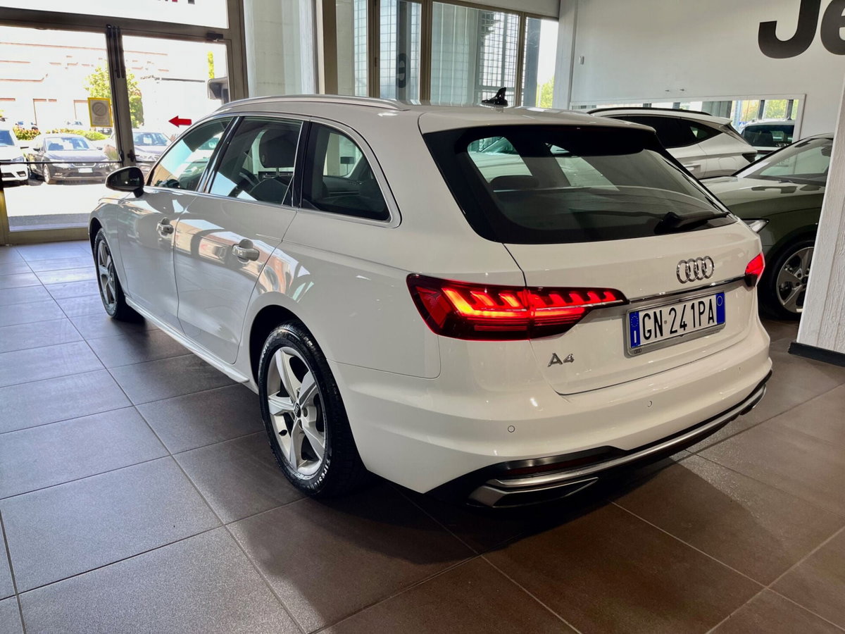 Audi A4 Avant 30 TDI/136 CV S tronic S line edition (5)